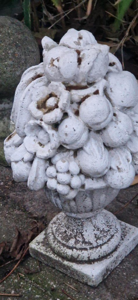 Prachtige betonnen Fruitmand /tuinbeeld op voet (brocante), Ophalen, Gebruikt, Beton, Overige typen