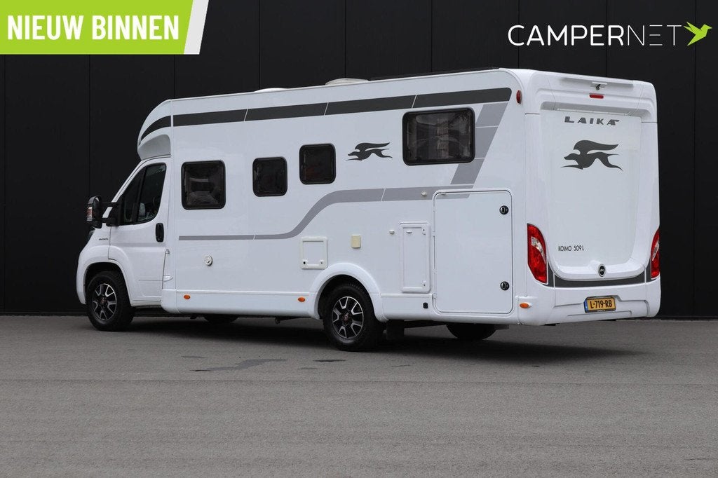 Laika caravans s.p.a. KOSMO 509L 160pk Automaat | Lengtebedd, Caravans en Kamperen, Campers, Automaat, Hordeur, Achteruitrijcamera