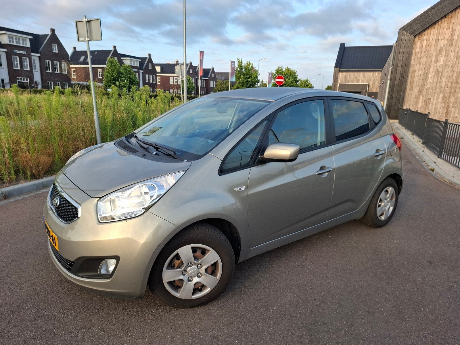 Kia Venga 1.6 Cvvt AUT 2013 44000km 4 banden grote beurt, Auto's, 1169 kg, 1591 cc, 4 cilinders, Origineel Nederlands