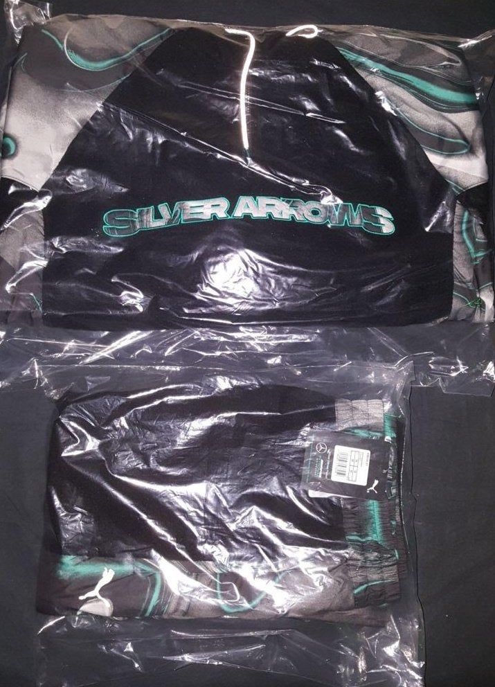 Puma Mercedes F1 hoodie en broek jas maat M, Verzamelen, Automerken, Motoren en Formule 1, Verzenden, Nieuw, Formule 1