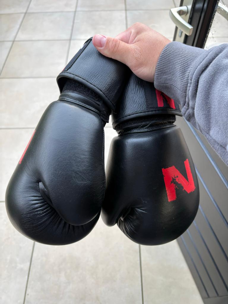 Nikko bokshandschoenen 16 oz - Zwart, Sport en Fitness, Vechtsporten en Zelfverdediging, Gebruikt, Overige, Vechtsportbescherming