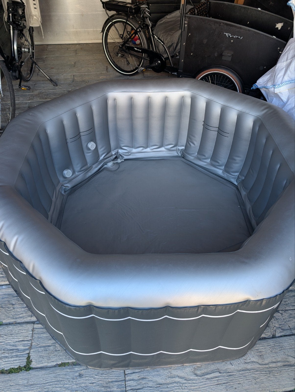 Netspa opblaasbare jacuzzi, Ophalen, Gebruikt, Afdekzeil, Opblaasbaar