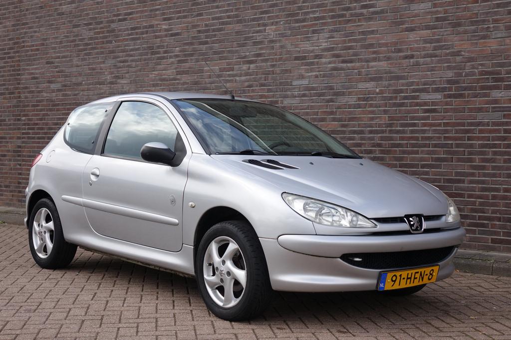 Peugeot 206 1.4 Génération, 3 deurs, airco, sportvelgen, z, Auto's, Voorwielaandrijving, 31 €/maand, 4 cilinders, Origineel Nederlands
