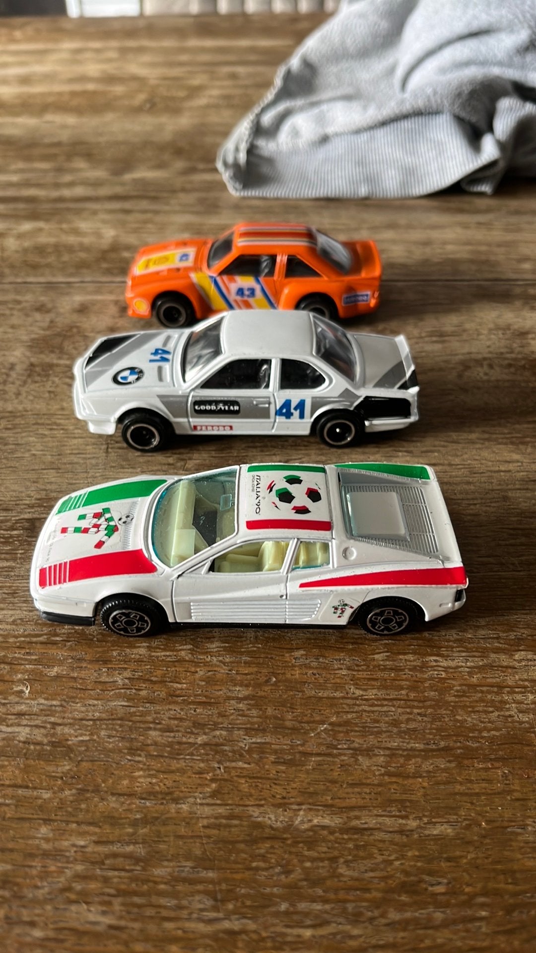 3x schaalmodel 1/43 Opel Manta,BMW & Ferrari Italia ‘90, Hobby en Vrije tijd, Modelauto's | 1:43, Ophalen of Verzenden, Zo goed als nieuw