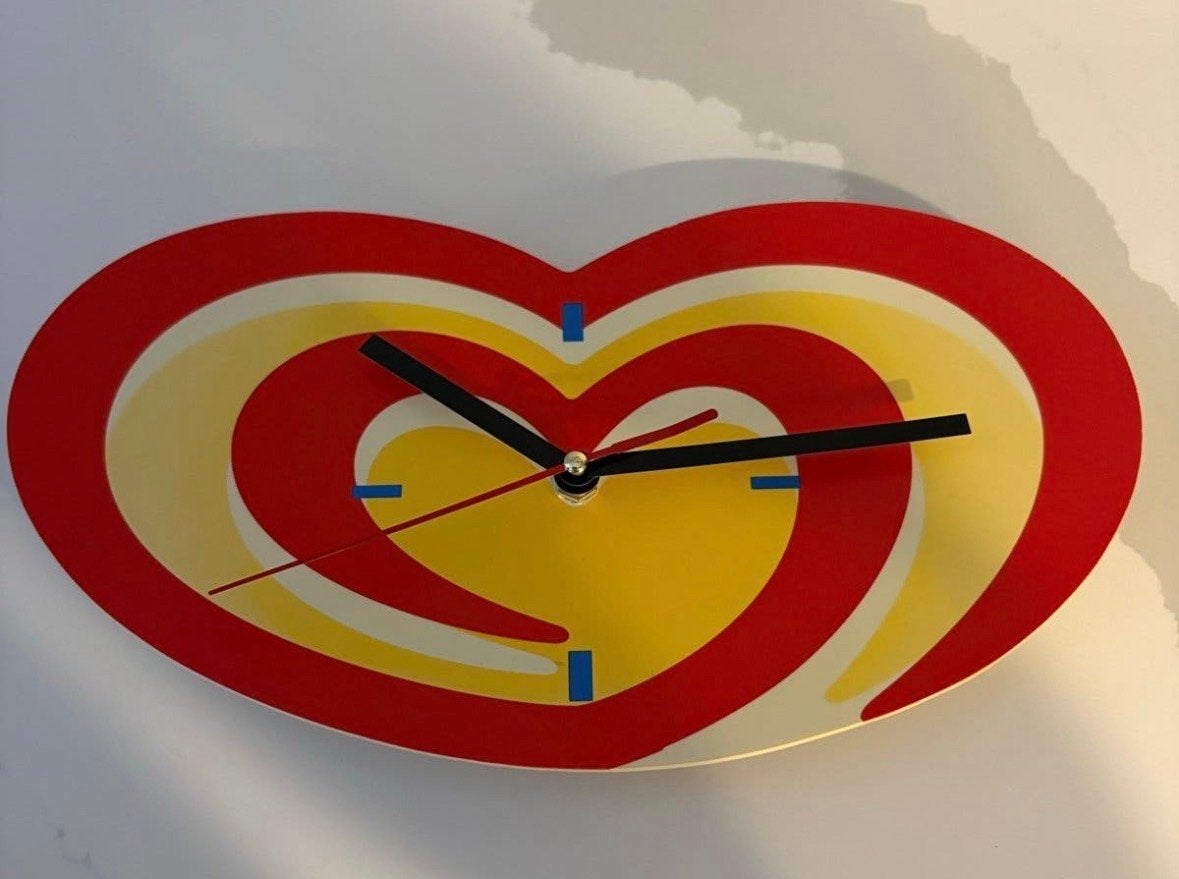 Unieke Ola IJs wandklok - Hartlogo - Nostalgische eyecatcher, Verzamelen, Verzenden, Gebruikt, Gebruiksvoorwerp