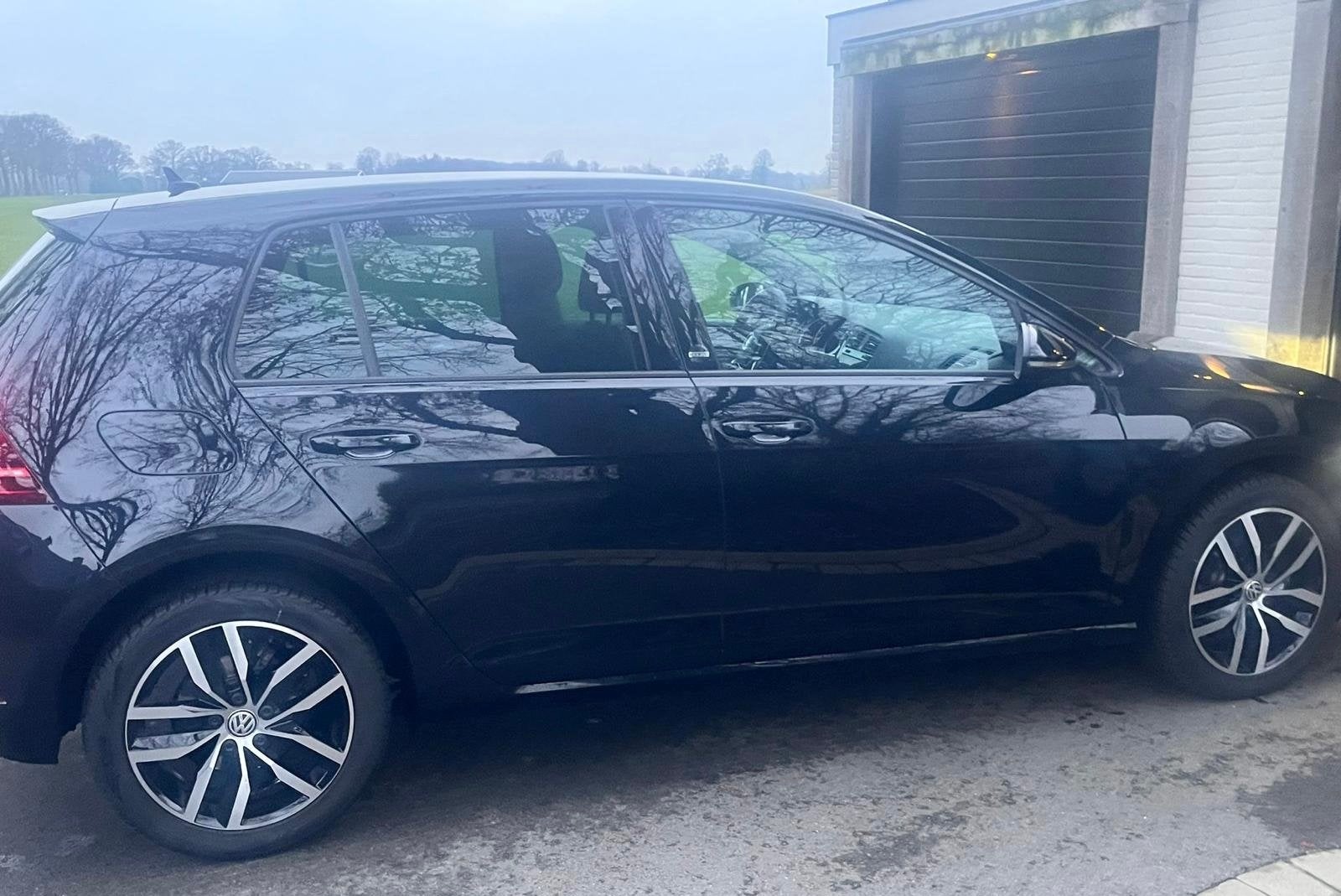 Mooie Volkswagen Golf 1.0 TSI 110pk Airco! 2017 Zwart, Voorwielaandrijving, Zwart, Handgeschakeld, 3 cilinders
