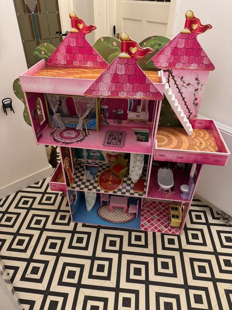 Gratis: Poppenhuis incl. meubeltjes, Verzamelen, Ophalen, Gebruikt, Poppenhuis