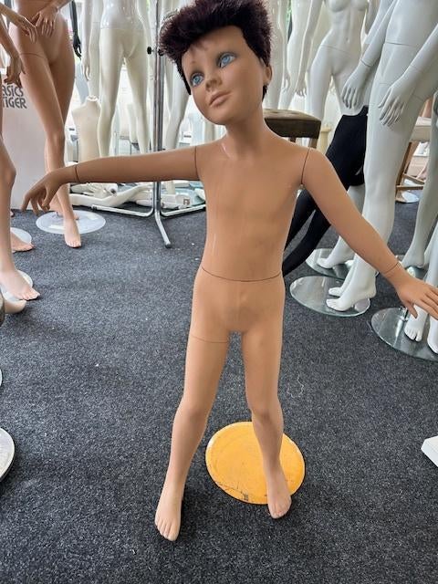 kinder etalagepop paspop etalagefiguur mannequin jaren 60, Ophalen of Verzenden