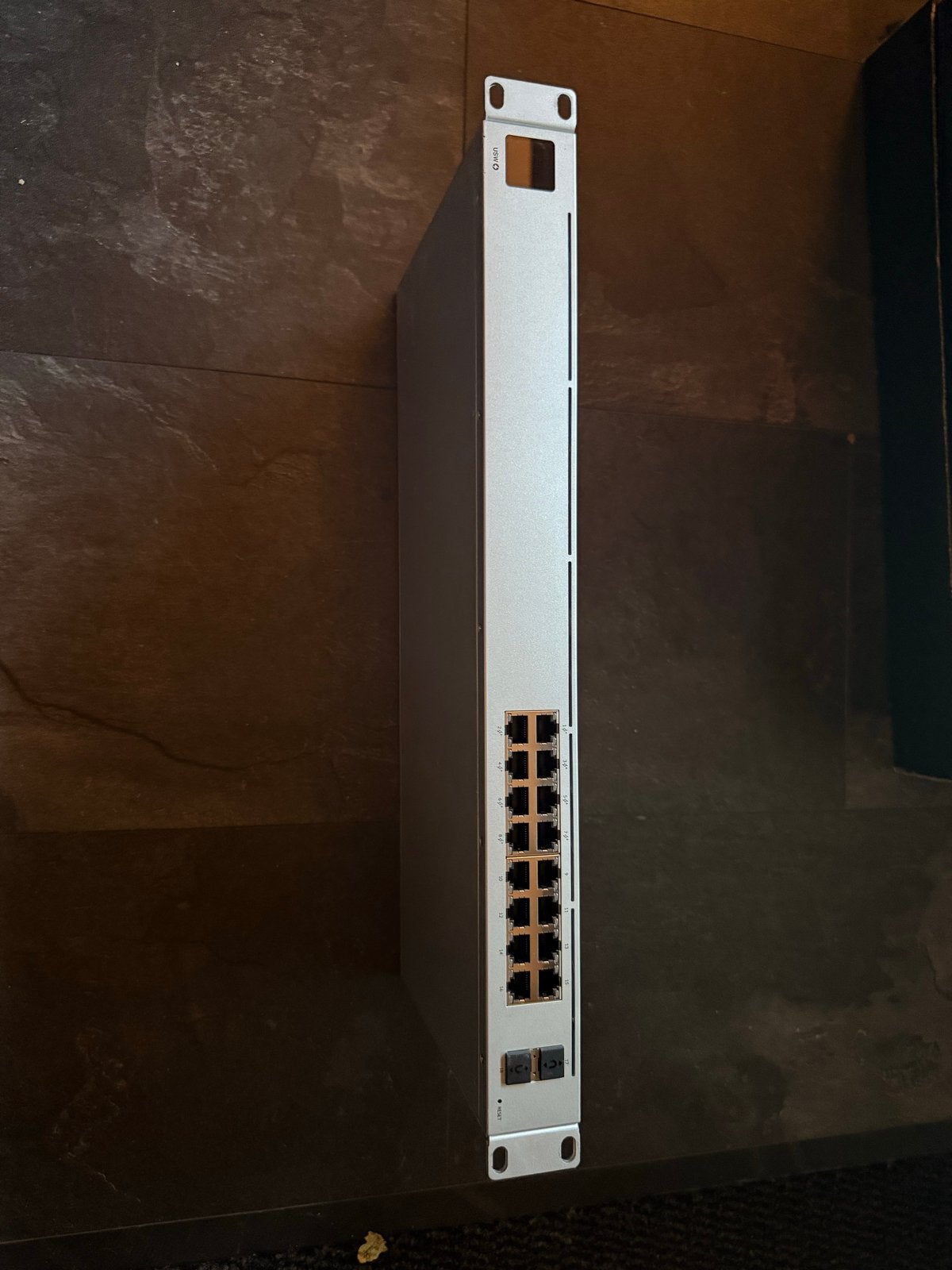 Unifi USW-16-PoE Gen2 Switch - Zo goed als nieuw, Ophalen of Verzenden, Zo goed als nieuw