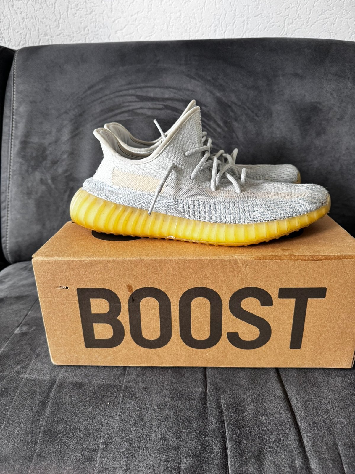 Yeezy 350 v2 - Cloud White - 46 2/3, Wit, Ophalen of Verzenden, Sneakers of Gympen, Zo goed als nieuw
