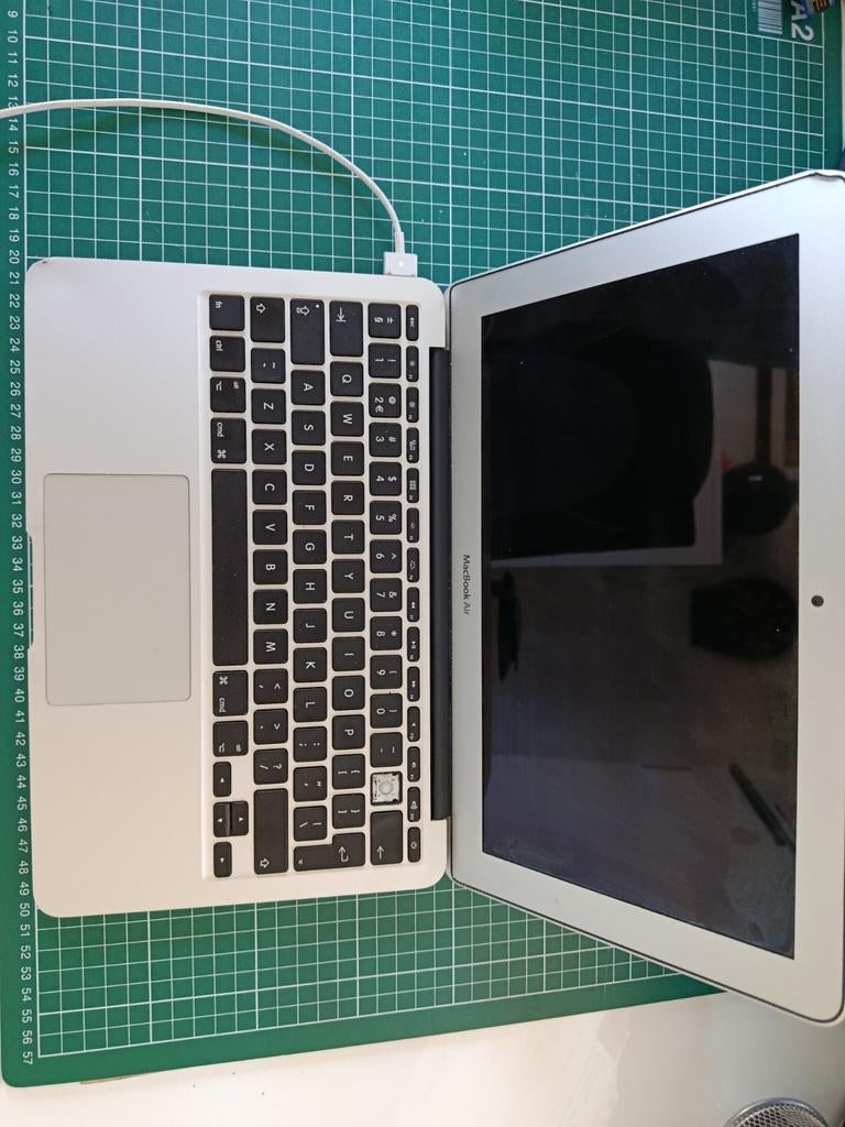 MacBook Air 11 inch A1465 (2013) - Lees omschrijving, Qwerty, 11 inch, Ophalen of Verzenden, Niet werkend