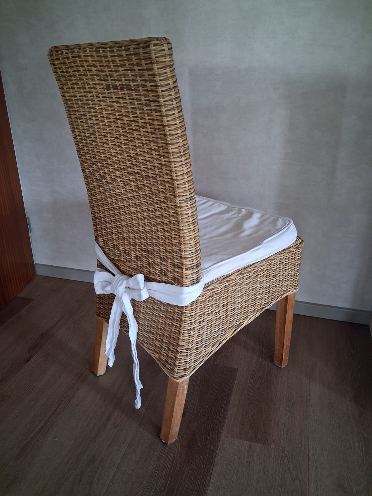 Gratis rieten stoelen eetkamertafelstoelen, Huis en Inrichting, Ophalen, Gebruikt, Bruin, Riet of Rotan