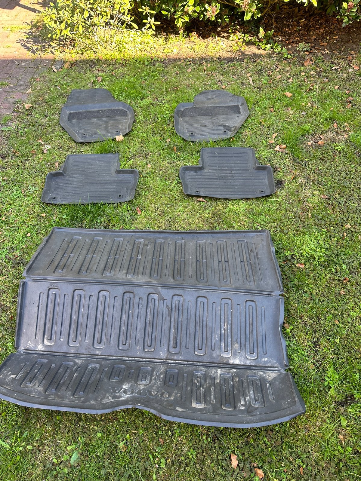 Volvo XC60 rubberen matten set en kofferbakmat, Ophalen, Gebruikt