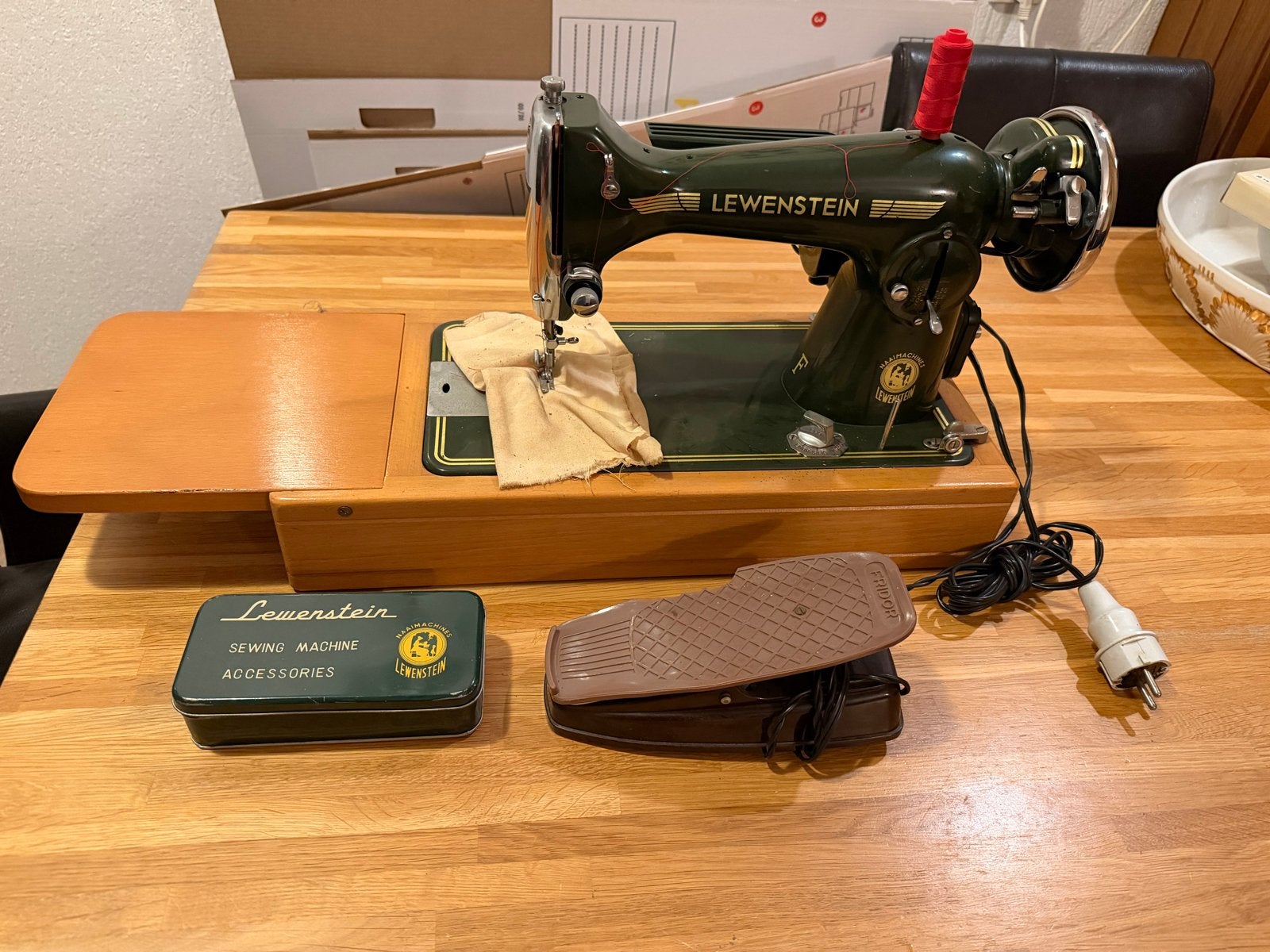 Vintage Lewenstein Naaimachine, Antiek en Kunst, Antiek | Naaimachines, Ophalen