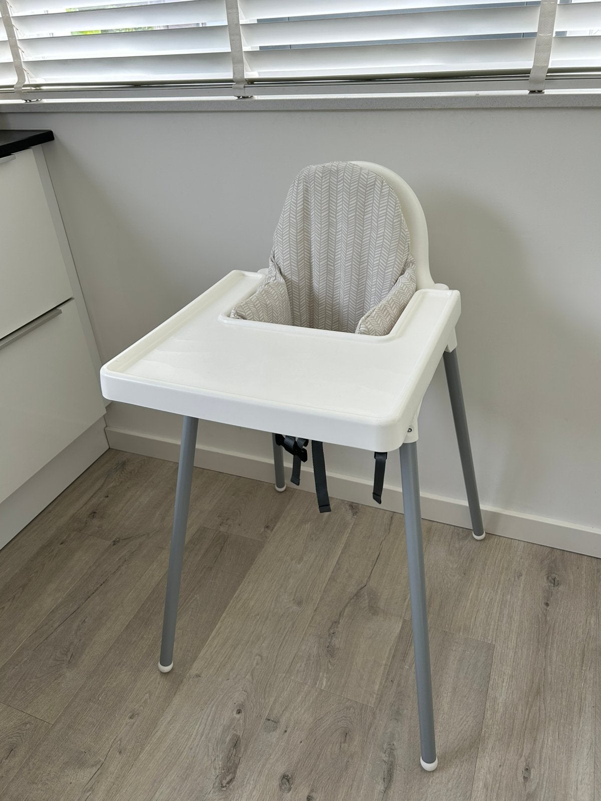 Ikea kinderstoel met blad en kussentje, Ophalen, Zo goed als nieuw, Overige typen