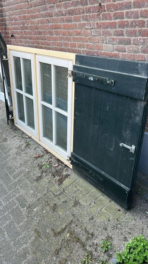 Raamkozijn met luiken, Gebruikt, Raamkozijn, Inclusief glas, 75 tot 150 cm