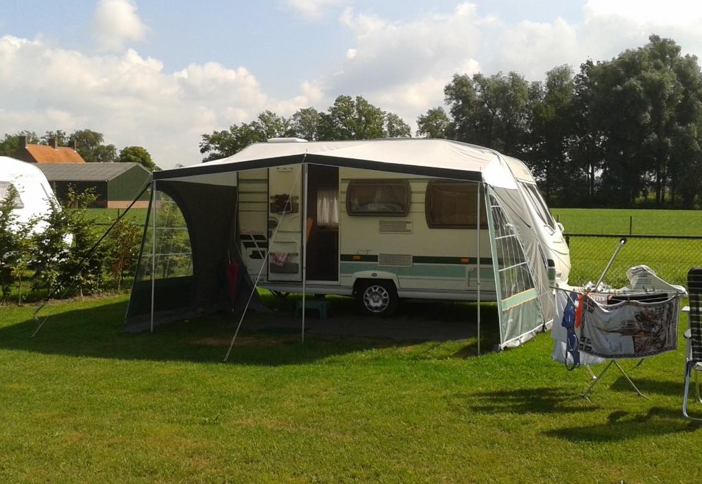 Chateau caravan met luifel+ vast bed, Schokbreker, Tot en met 2, Treinzit, 750 - 1000 kg