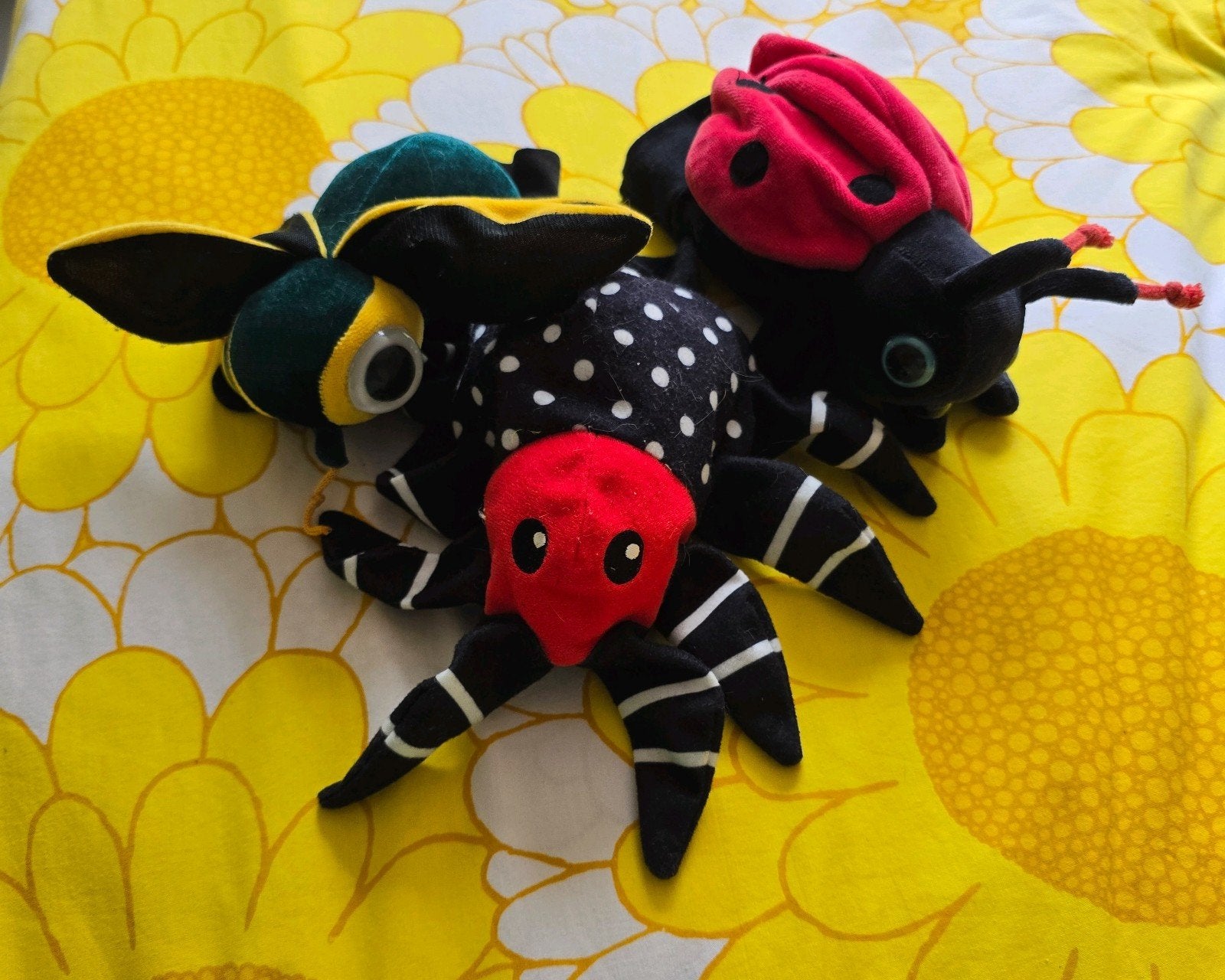 3 (Beleduc) handpoppen: vlieg, spin en lieveheersbeestje, Ophalen of Verzenden, Zo goed als nieuw, Overige typen, Klein (minder dan 20 cm)