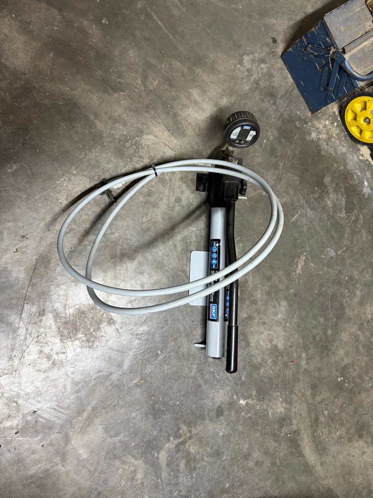 SKF Hydraulische Pomp TMJL 100 met drukmeter TMJG 100D, Doe-het-zelf en Verbouw, Gereedschap | Handgereedschap, Ophalen, Gebruikt