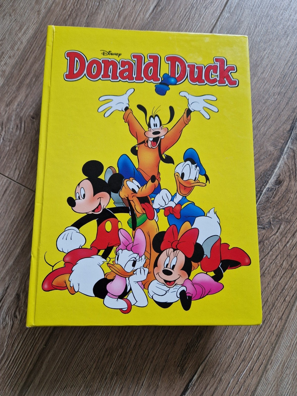 2 Donald Duck bewaarbanden met strips uit 2019 en 2020, Gelezen, Europa, Ophalen of Verzenden, Meerdere comics