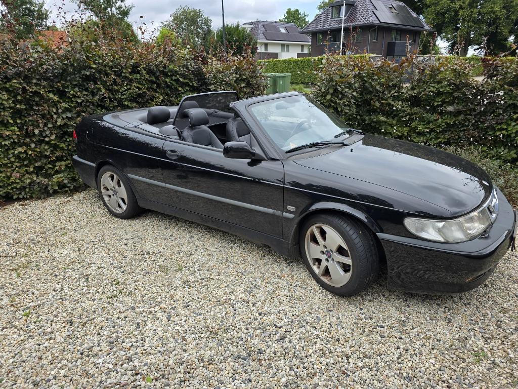 Saab 9-3 2.0 Turbo Aero Cabrio 2001 Zwart, Auto's, Saab, Voorwielaandrijving, 74 €/maand, Zwart, 4 cilinders