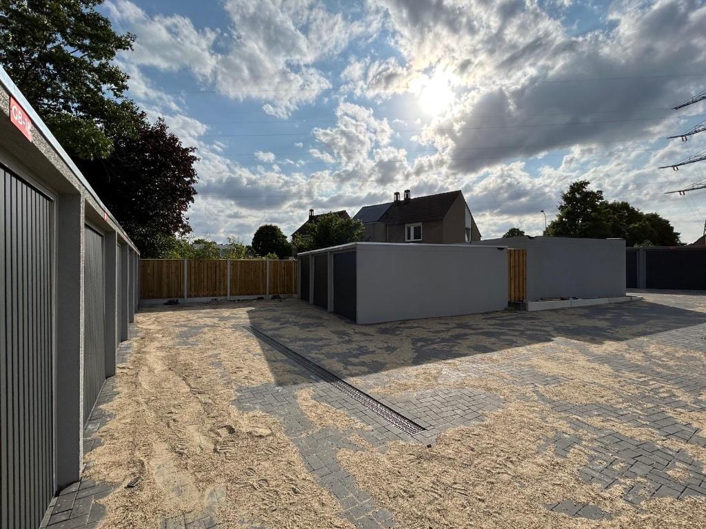 GarageBoxen  te Huur per direct! Heerlen, Auto diversen, Autostallingen en Garages