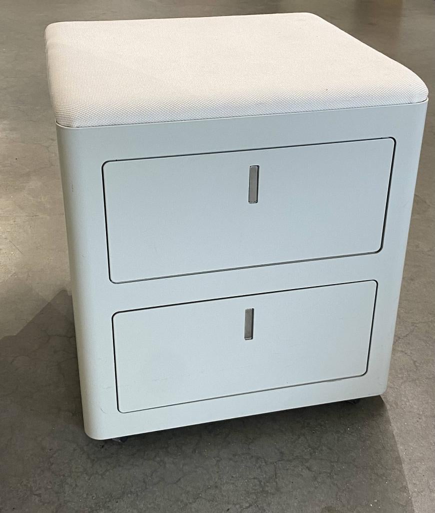 Minimalistisch Italian design kastje, Huis en Inrichting, Kasten | Ladekasten, Zo goed als nieuw, Minder dan 100 cm, Minder dan 50 cm
