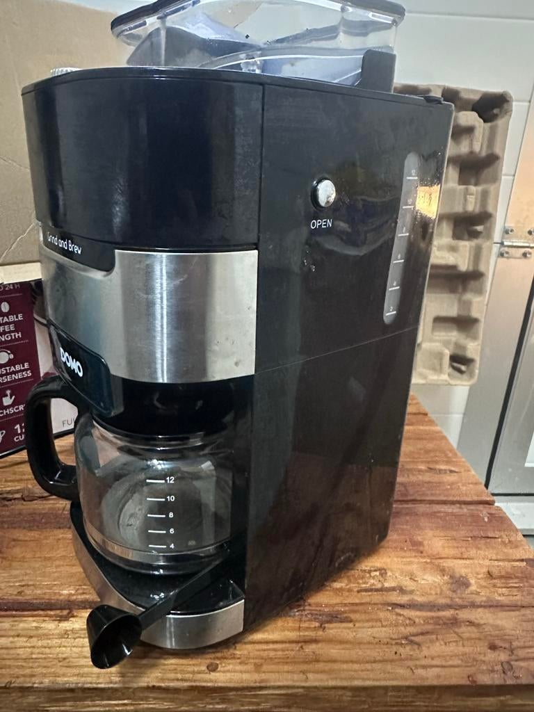 Domo Grind and Brew Koffiemachine, Afneembaar waterreservoir, Gebruikt, ., Koffiemachine