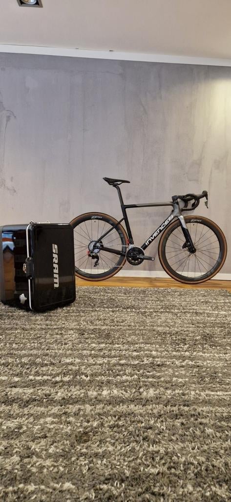 Invence R-one 54cm, 28 inch, Carbon, Heren, Havenstraat 43c
