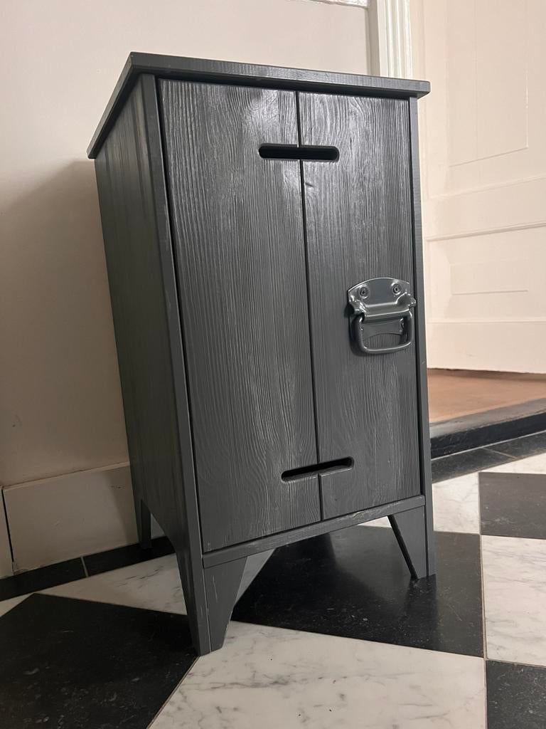 Nachtkastje kluis Woood donkergrijs, Huis en Inrichting, Slaapkamer | Nachtkastjes, Ophalen, Gebruikt, Hout, Minder dan 45 cm