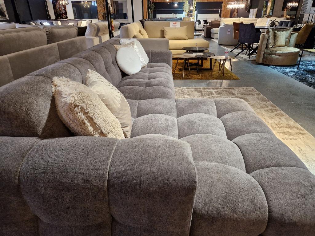 Modern velvet hoekbank Quatro II | Showroom Utrecht, Huis en Inrichting, Banken | Bankstellen, Ophalen, Metaal, Hoekbank, Modern, Quatro, Vevlet