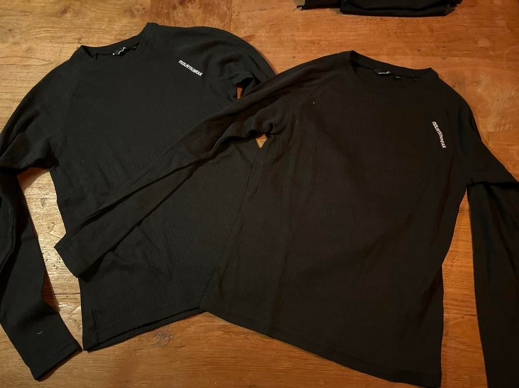 Twee zwarte thermoshirts maat 164. Merk Moutainpeak, Ophalen, Jongen of Meisje, Shirt of Longsleeve