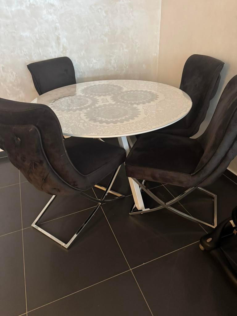 Aangrboden mooie eethoek, Ophalen, Zo goed als nieuw, 4 tot 6 stoelen