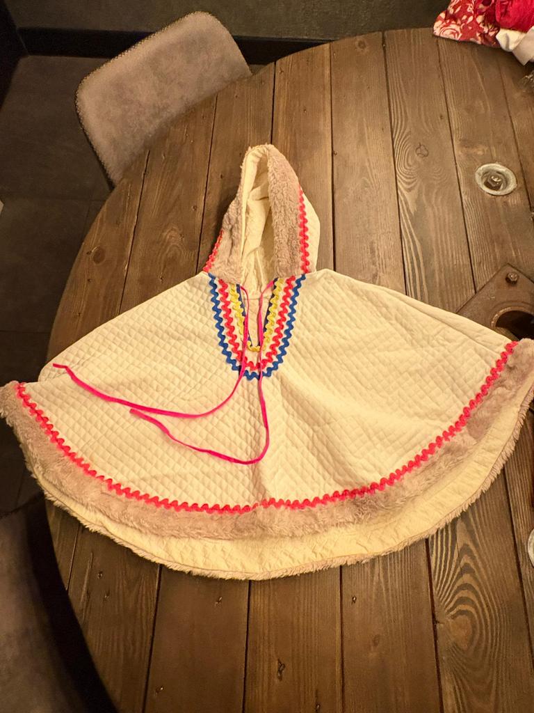 Eskimo cape carnaval, Ophalen of Verzenden, Zo goed als nieuw, 134 t/m 140, Jongen of Meisje