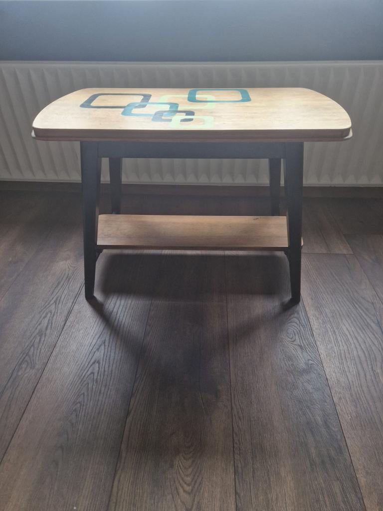 Een leuke bijzettafel met uniek design, Zo goed als nieuw, 75 cm of meer, Rechthoekig, Hout
