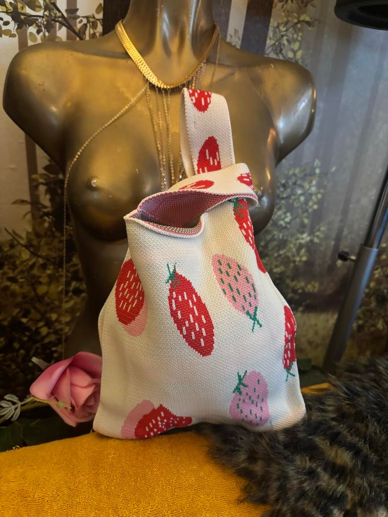 Leuke knoop handtas met aardbeienprint, Aardbei, Zo goed als nieuw, Wit, Ophalen of Verzenden