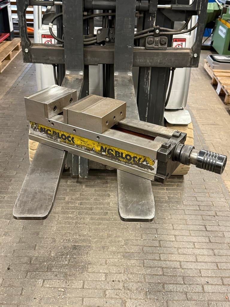 NCBLOCK Machineklem - 160mm bekbreedte, 250mm opening