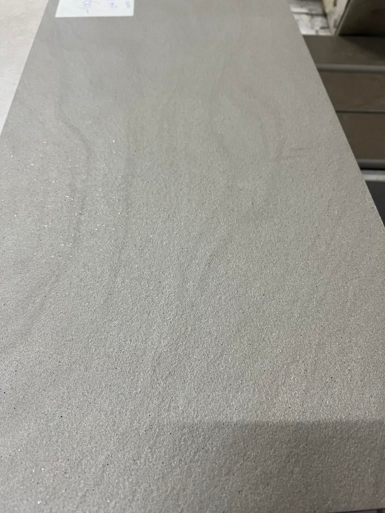 Tegels 30x60 cm licht grijs 7,02m2 voor €60,-, Ophalen, 60 cm of meer, Nieuw, 10 m² of meer