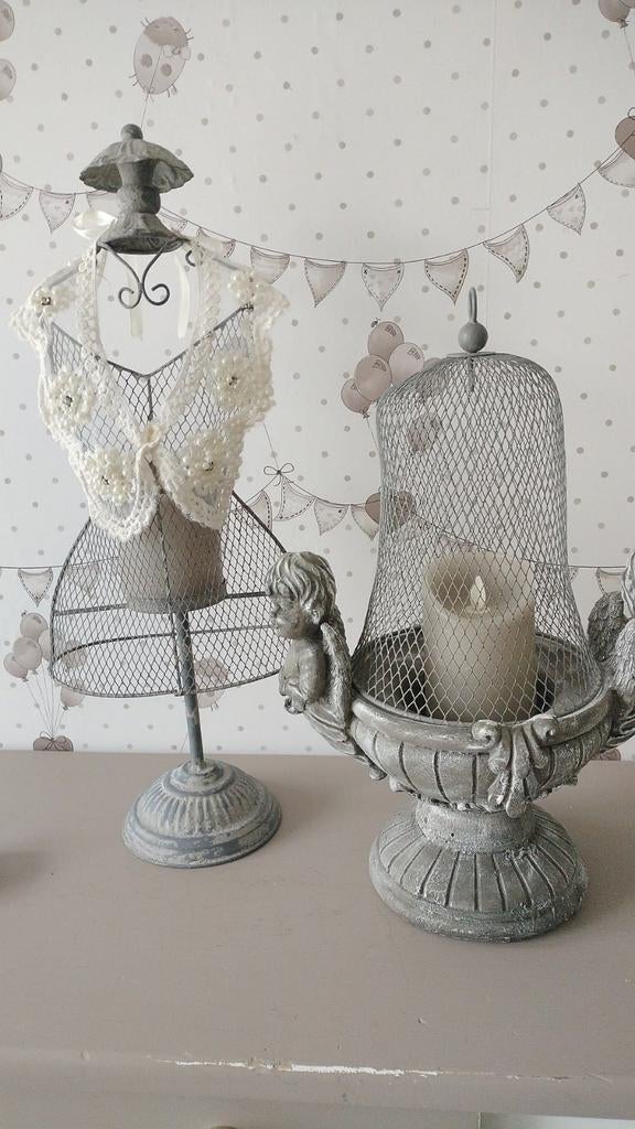 Decoratieve kandelaar en mannequin, Ophalen, Gebruikt, Metaal, Grijs