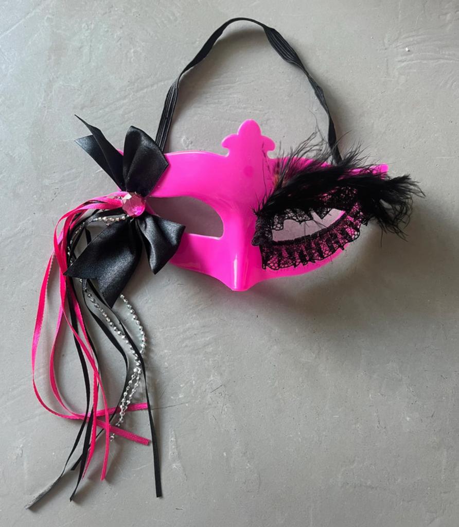 Roze Masker met Zwarte Details - gemaskerd bal - carnaval, Maat 38/40 (M), Carnaval, Ophalen of Verzenden, Zo goed als nieuw