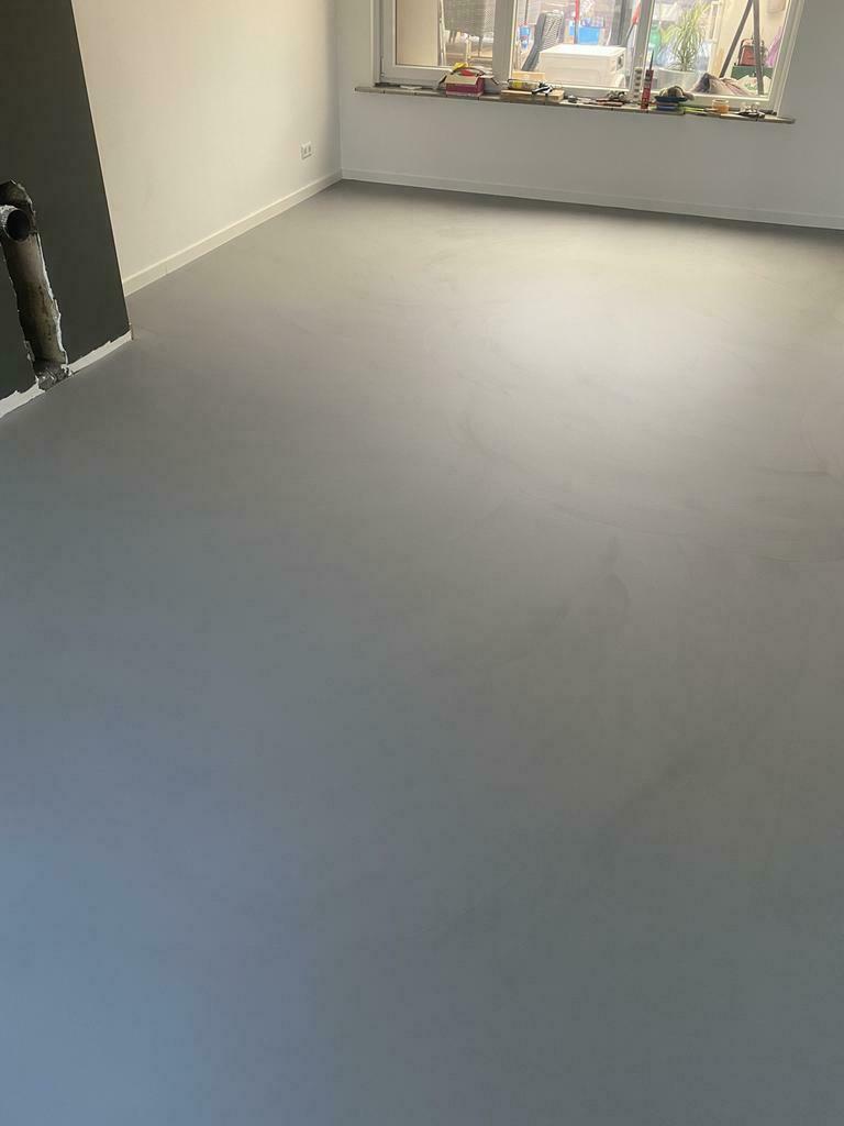 Gietvloeren betonlook garagevloeren egaliseren siergrind pvc