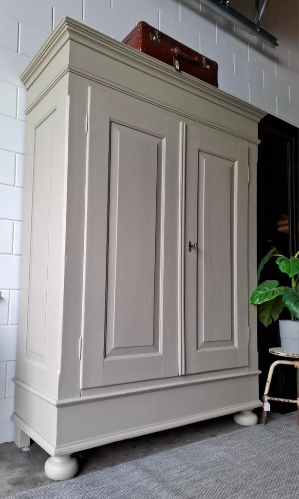 Vintage/Brocante zandkleur kloosterkast, Landelijke kast, 200 cm of meer, Eikenhout, Ophalen of Verzenden, Zo goed als nieuw