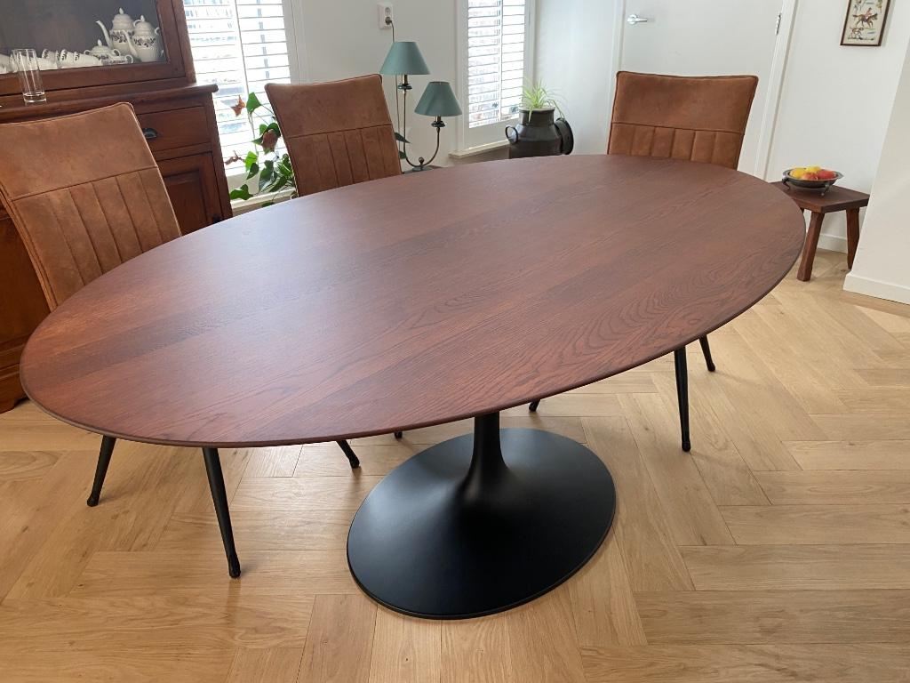 Massief houten tafels Triple AAA Eero Saarinen,, stoelen enz