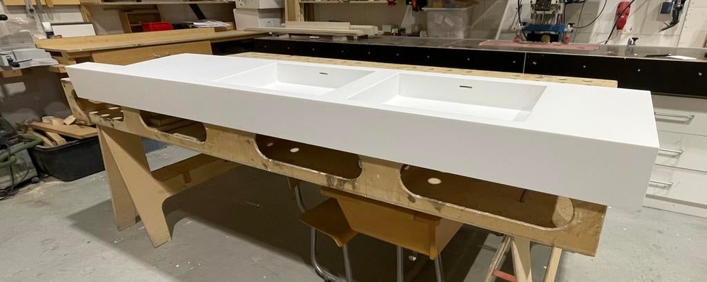 Wastafel op maat Hi-Macs solid surface dubbele wasbak luxe, Doe-het-zelf en Verbouw, Sanitair, Nieuw, Wastafel, Ophalen