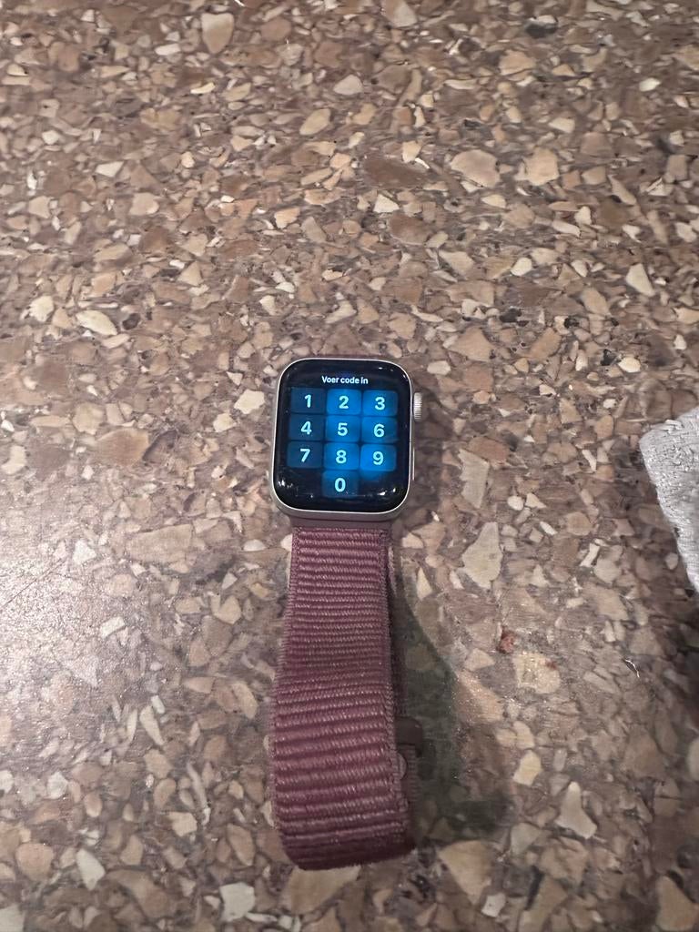 Apple Watch se 40mm, Sieraden, Tassen en Uiterlijk, Smartwatches, Ophalen, IOS, Waterdicht, Zilver