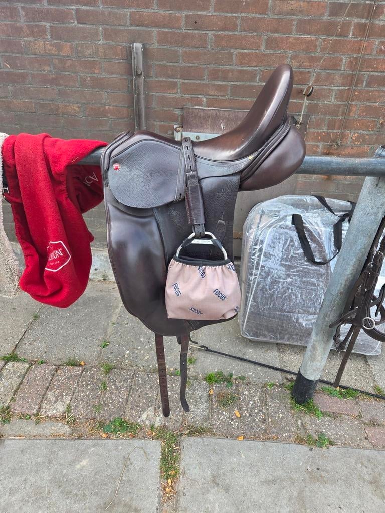 Albion SLK Ultima Adjusta 17 inch MW bruin dressuurzadel, Ophalen, Zo goed als nieuw, Dressuur