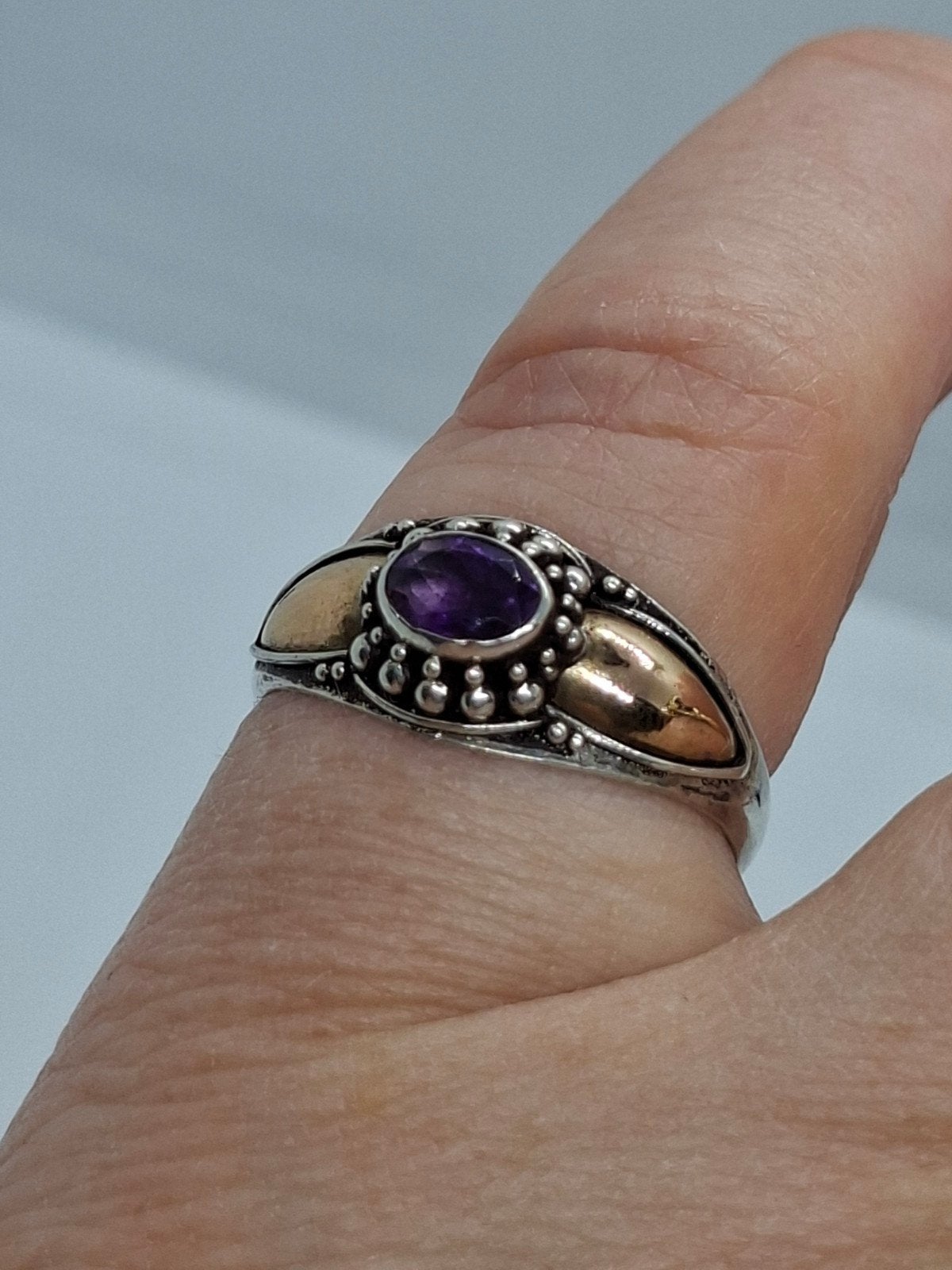 Zilveren ring met amethist en vergulde accenten, maat 55, Ophalen of Verzenden, 17 tot 18, Met edelsteen, Dame