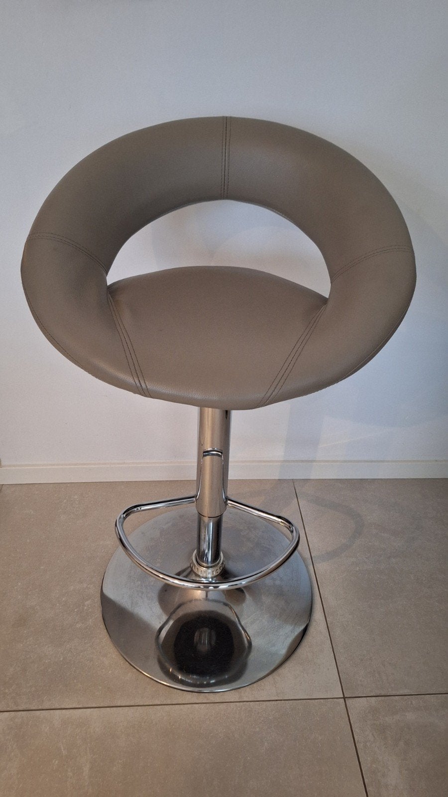 Barkrukken 5 stuk in kleur grijs, PU leer in kokoon design, Ophalen, In hoogte verstelbaar, 60 tot 90 cm, Metaal