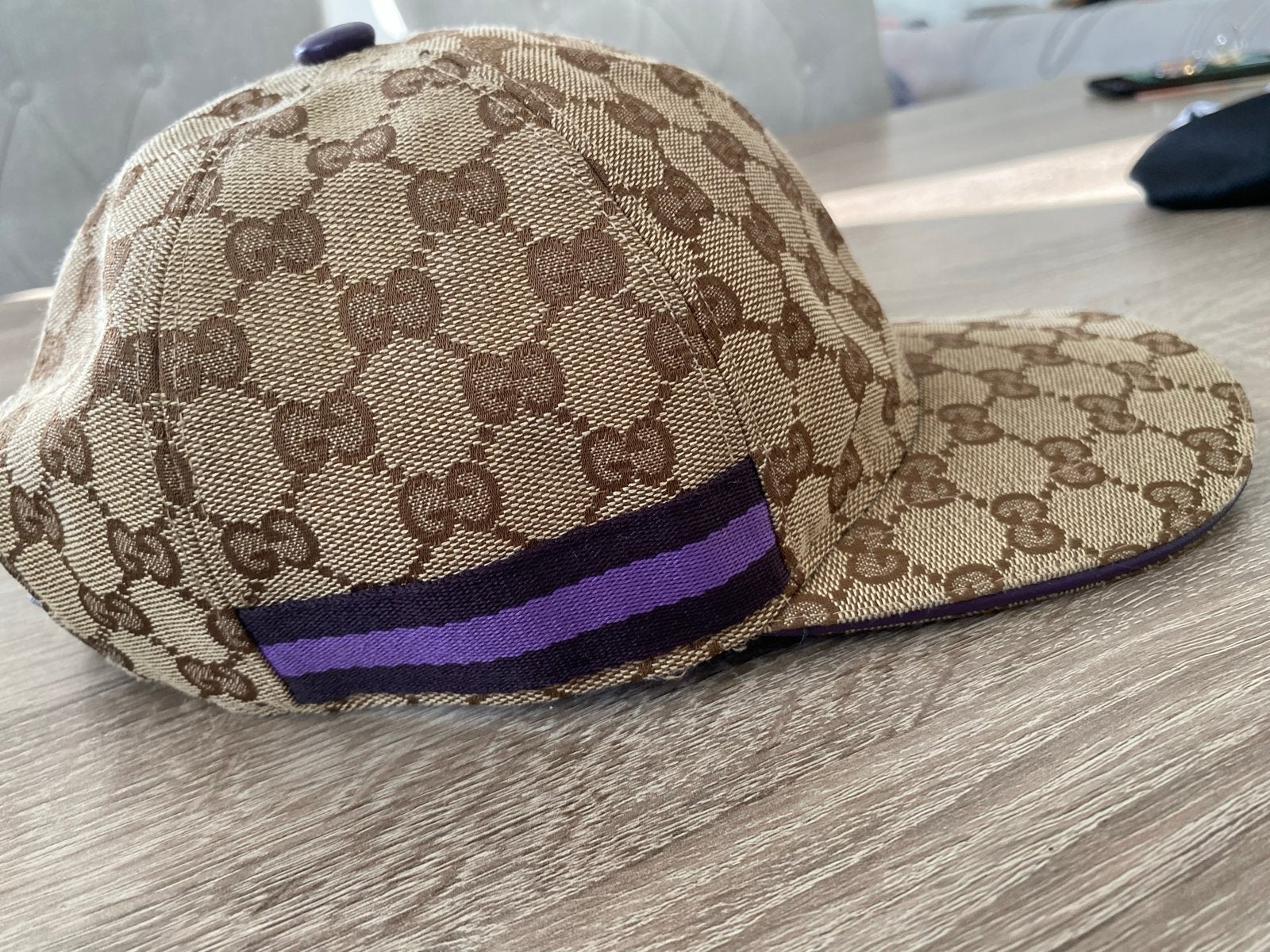 Gucci Pet met GG-monogram en paarse streep, Kleding | Dames, Ophalen of Verzenden, Zo goed als nieuw, One size fits all, Pet