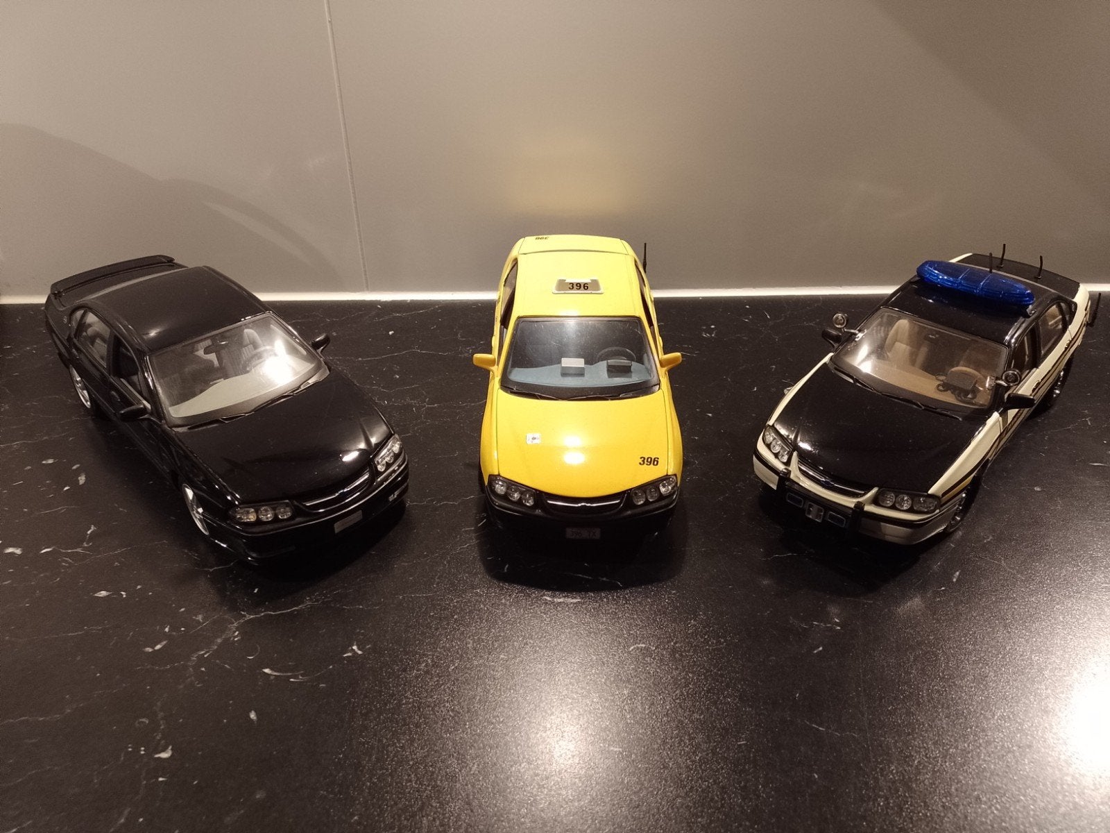 3 Chevrolet Impala modelauto's: Yellow Cab, Police, SS, Hobby en Vrije tijd, Verzenden, Gebruikt, Auto, Overige merken